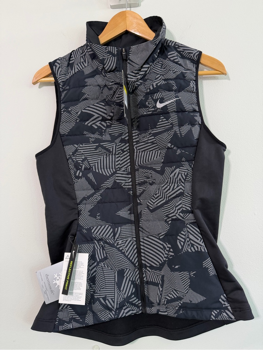 Nike Running Essential Flash Filled Thermosoft Vest Black Gray Women Small
